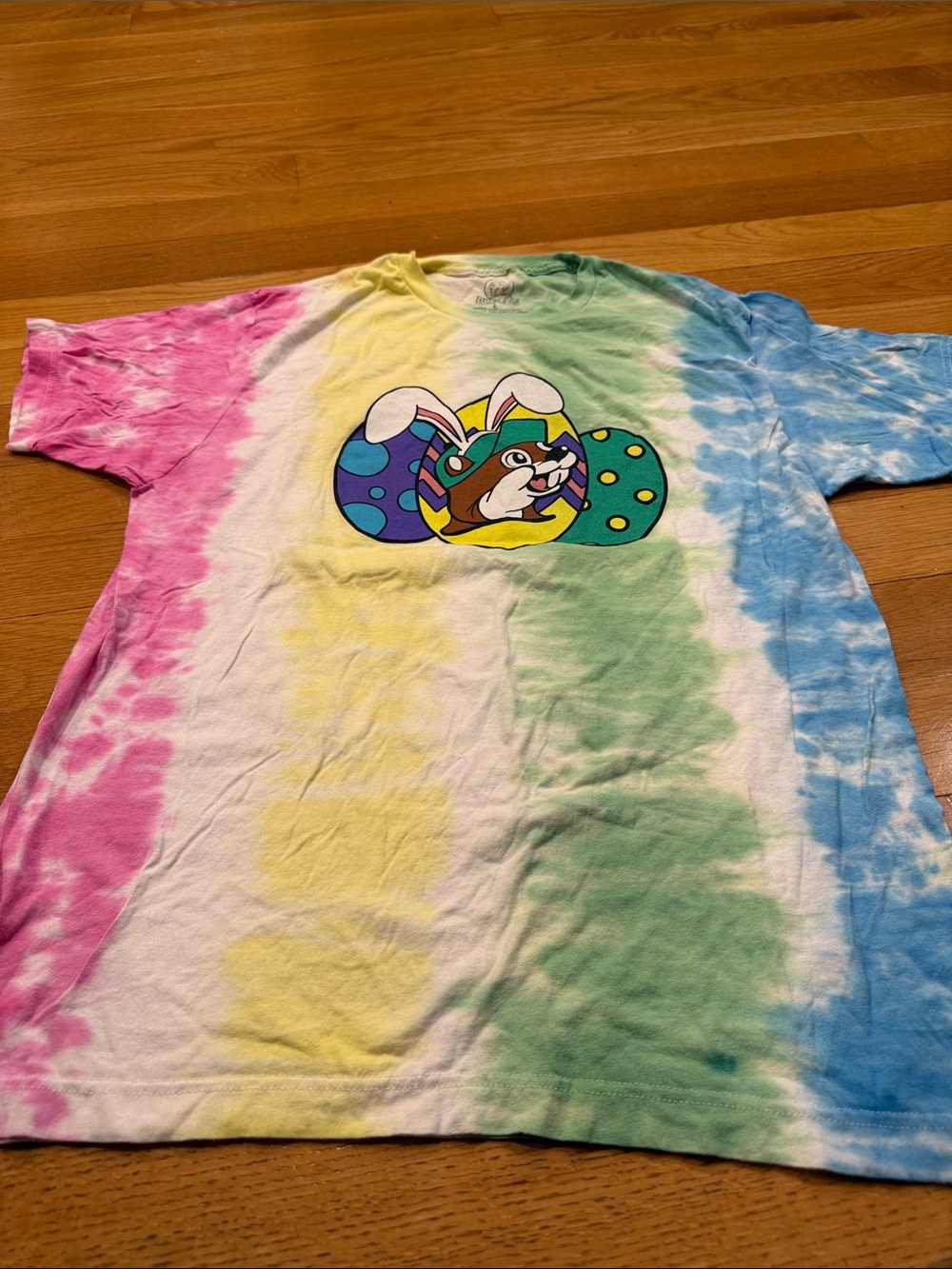 Buc-ee’s unisex Easter short sleeve shirt size large .